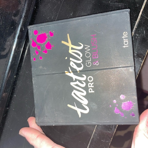 Tarte the Tartiest pro glow blush and highlight pallet - Picture 2 of 3